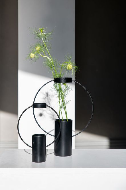 Hovedbilde Sort vase rund metall 