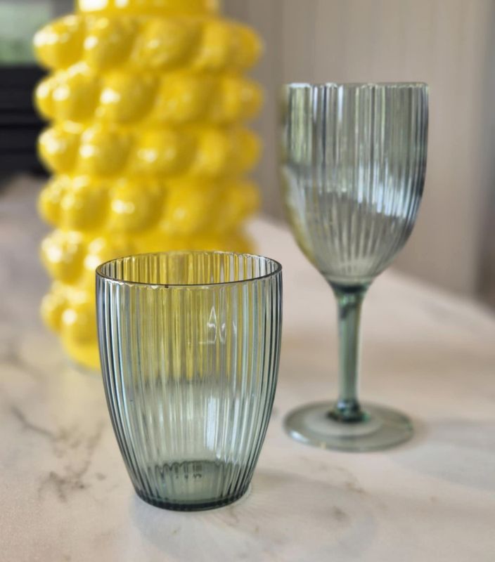 Glass på stett PS Plast