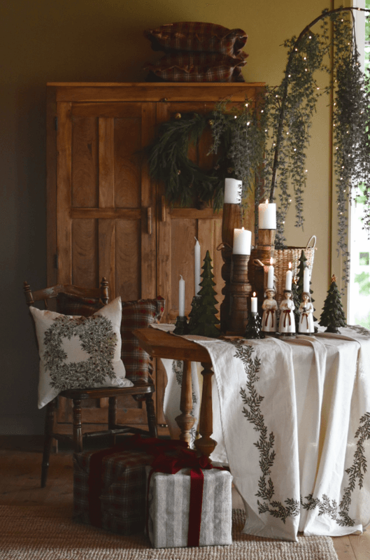 Putetrekk brodert krans